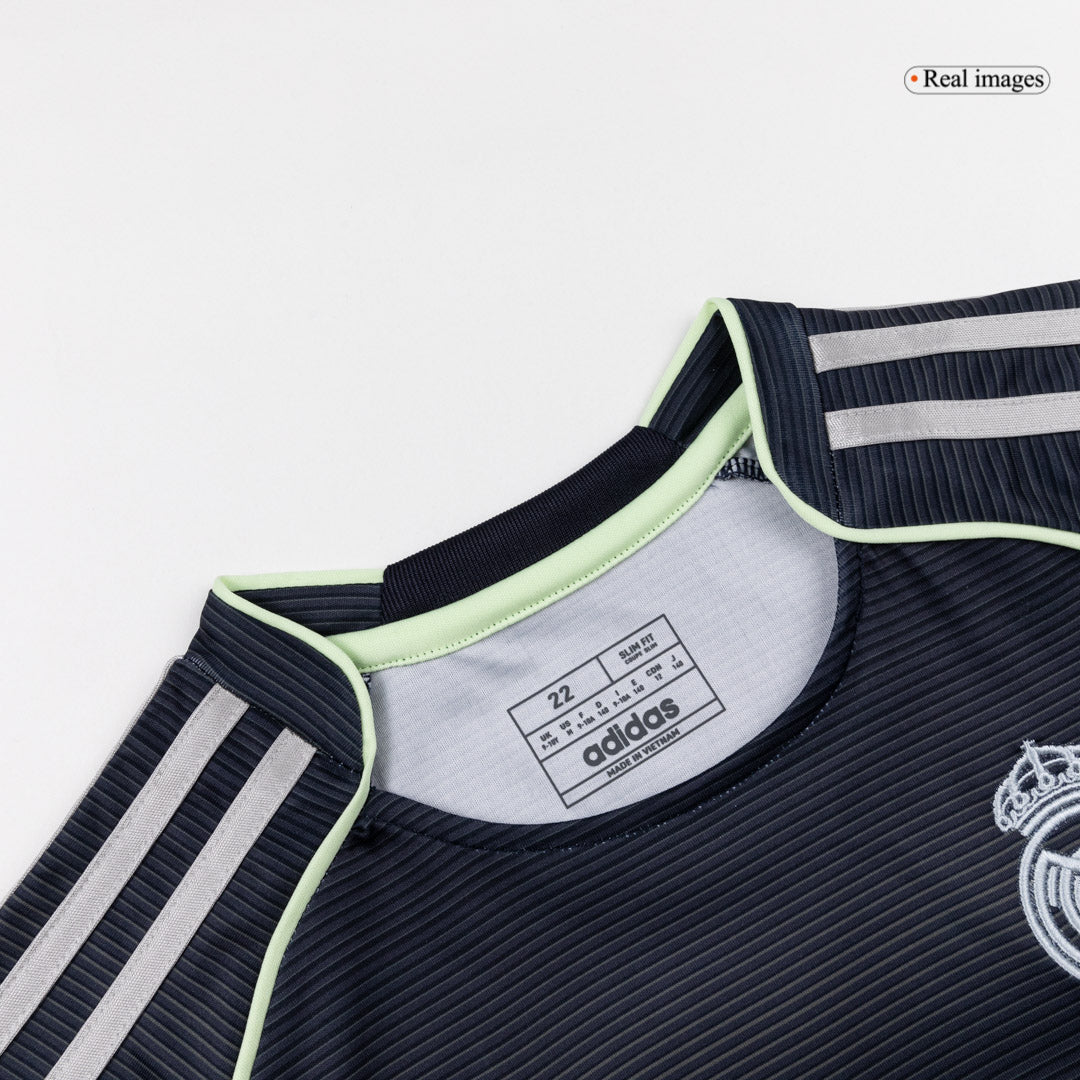 Dziecięcy Zestaw Wyjazdowa Real Madrid (Koszulka + Spodenki + Skarpety) 2025/26 [PREMIUM]