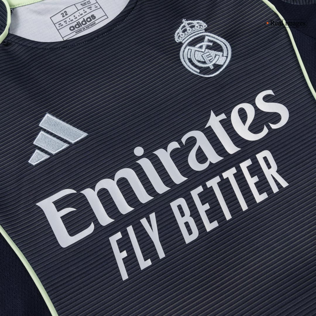 Dziecięcy Zestaw Wyjazdowa Real Madrid (Koszulka + Spodenki + Skarpety) 2025/26 [PREMIUM]