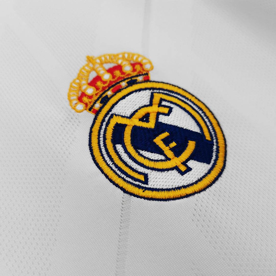 Męska Koszulka Retro Domowa Real Madrid 2017/18 z Długim Rękawem - Topowe Koszulki Pilkarskie Sklep Internetowy