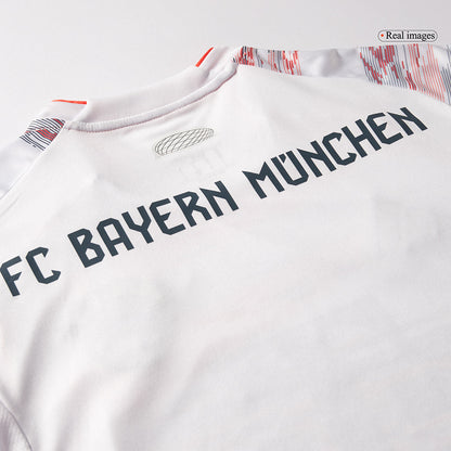 Męska Koszulka Wyjazdowa Bayern Munich UPAMECANO #2 2025/26
