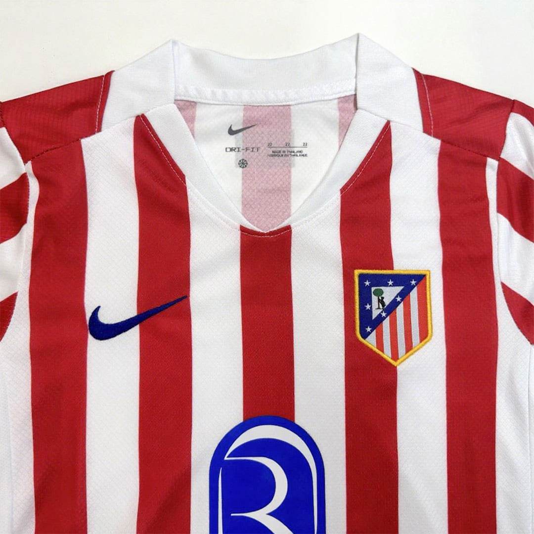 Dziecięcy Zestaw Domowy Atletico Madryt (Koszulka+Spodenki) 2025/26 - Topowe Koszulki Pilkarskie Sklep Internetowy